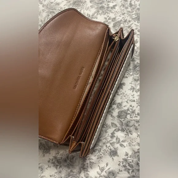 MK Wallet - Picture 2 of 2